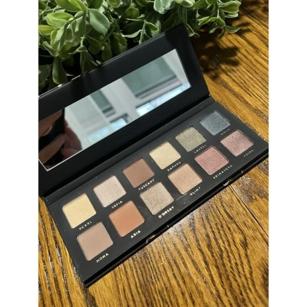 Bad‎ Habit Retro Love & Artistry Color Eyeshadow Palettes Matte And Shimmer